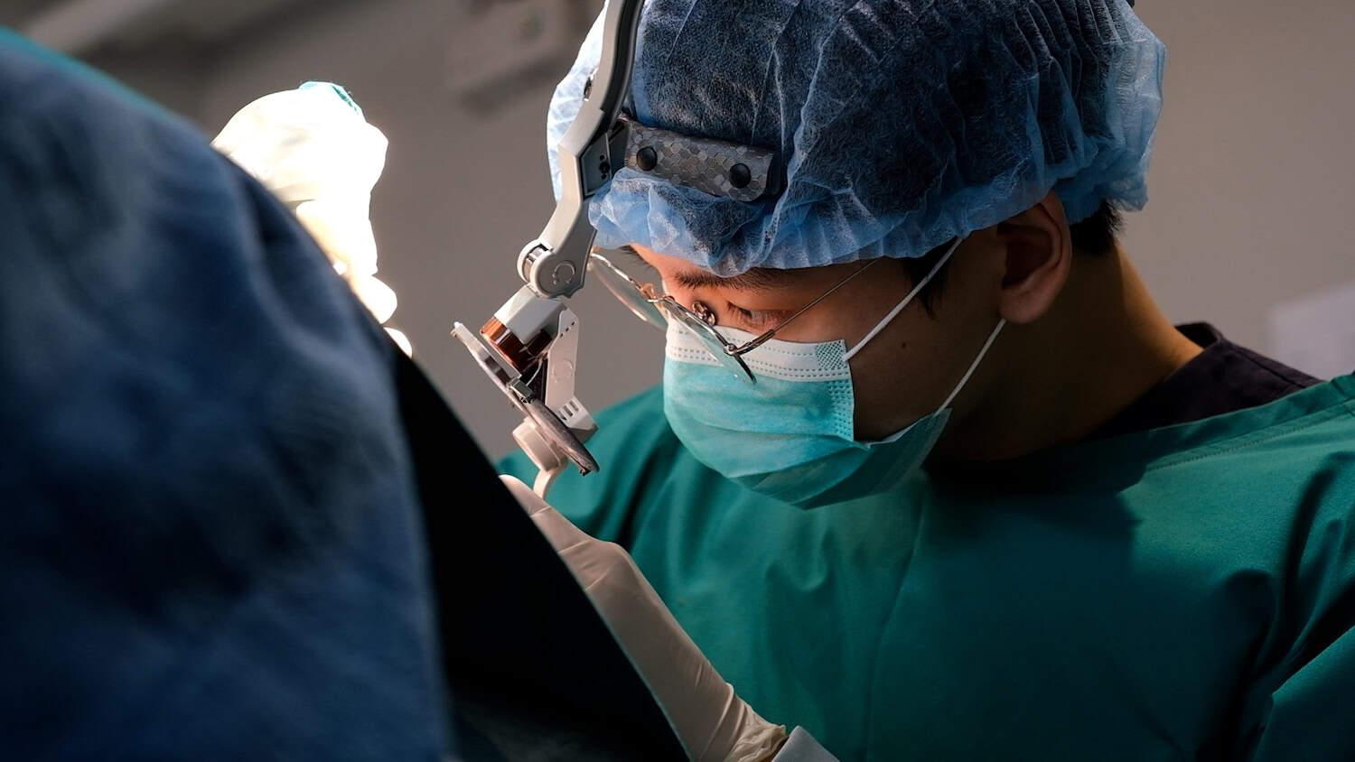 Precision DHI micrograft technique being used during transplant